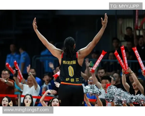 深圳篮球队在篮球团队协作排行榜中荣获第八名展现出色团队精神与默契配合 深圳篮球队在篮球团队协作排行榜中荣获第八名展现出色团队精神与默契配合